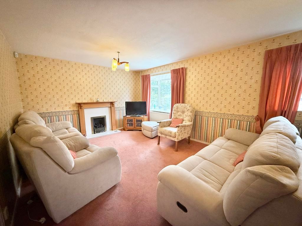 Property photo 3 of 17 Living Room