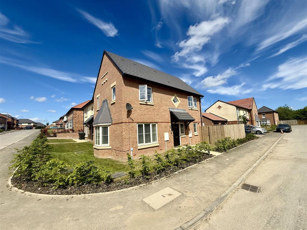 Property photo 1 of 17 Externally