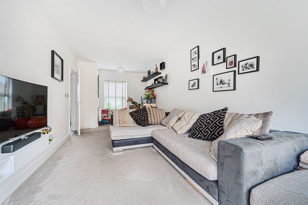 Property photo 2 of 12