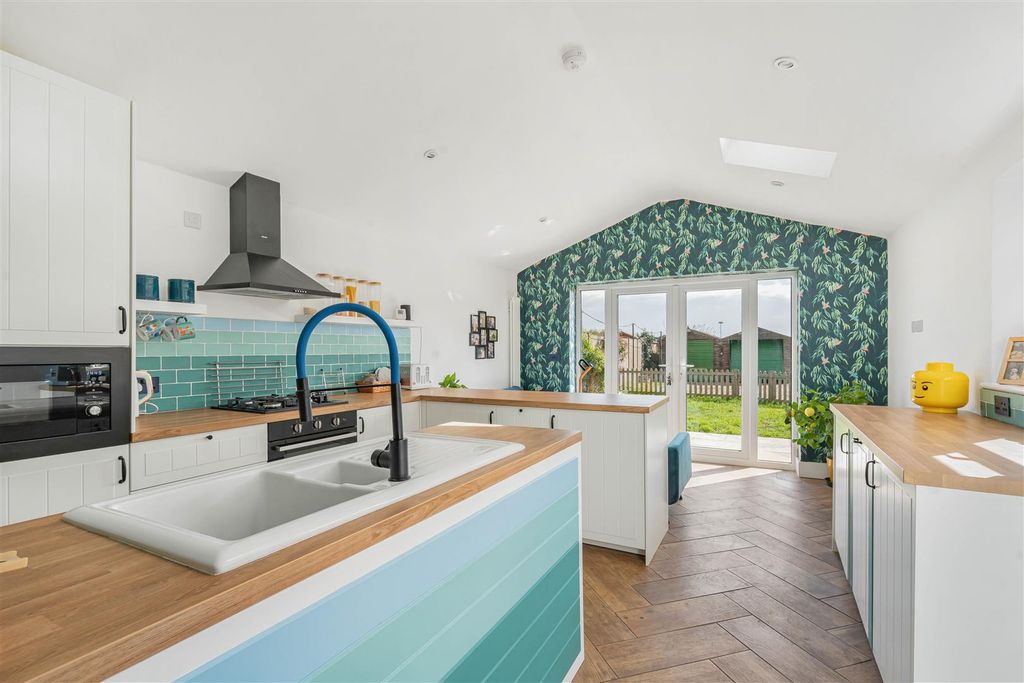 Property photo 2 of 23 18_77522-1.Jpg