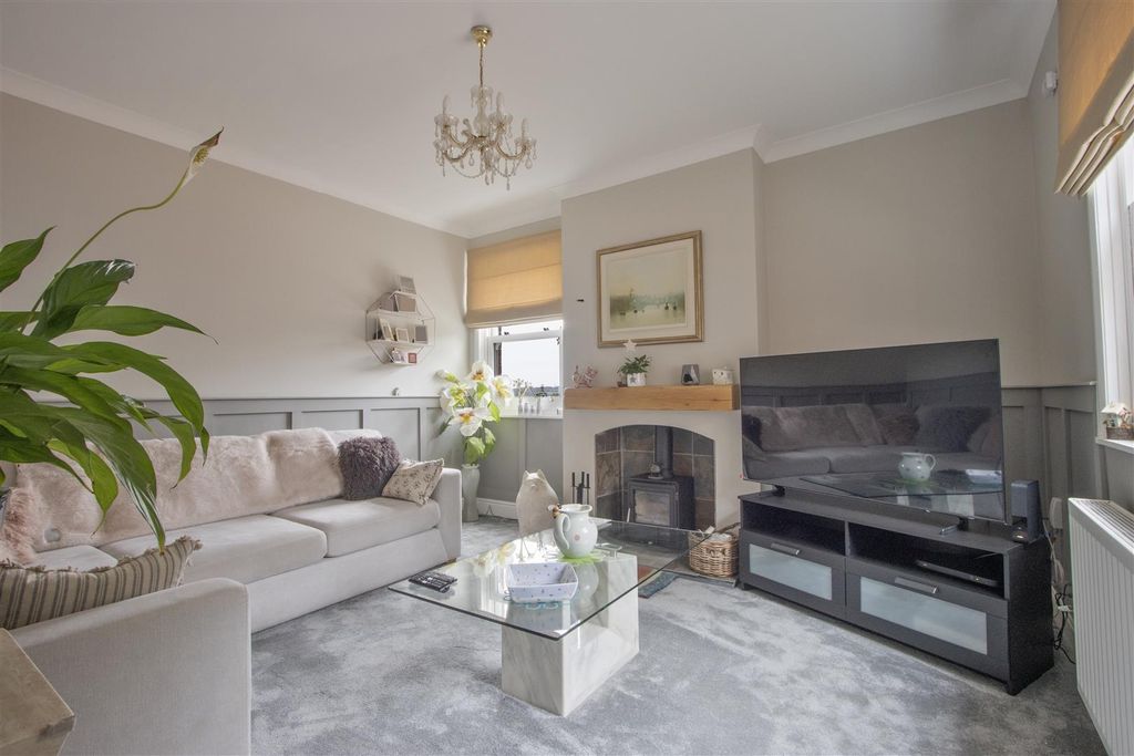 Property photo 2 of 19 Living Room