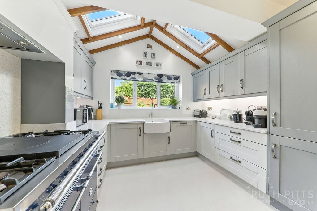 Property photo 3 of 44