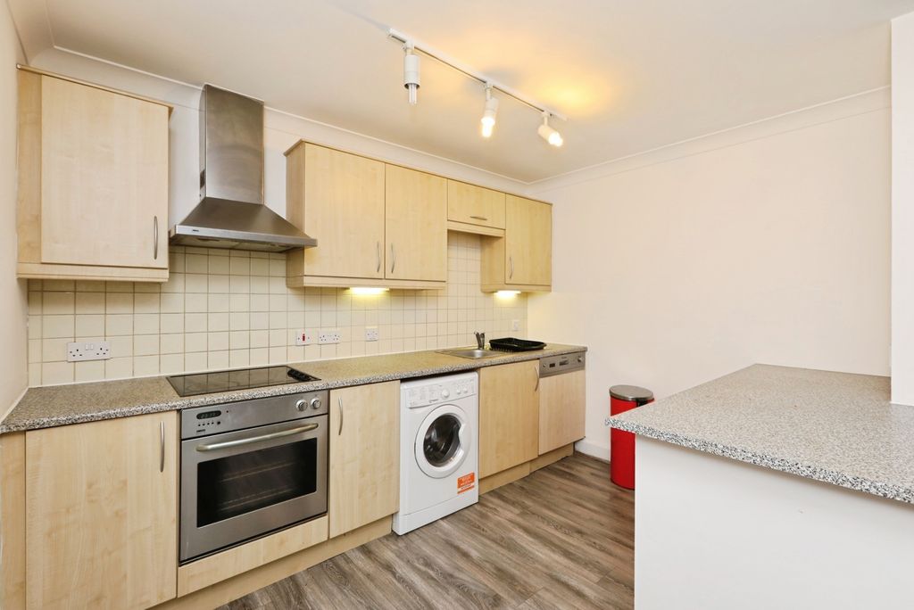 Property photo 3 of 19 Kitchen