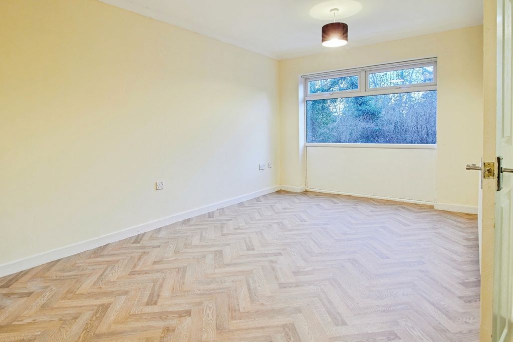 Property photo 2 of 20 Living Room