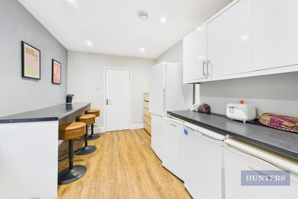 Property photo 2 of 9 Cam05152G0-Pr0334-Still008.Jpg