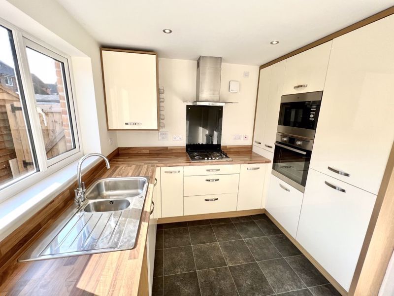 Property photo 2 of 12 Kitchen