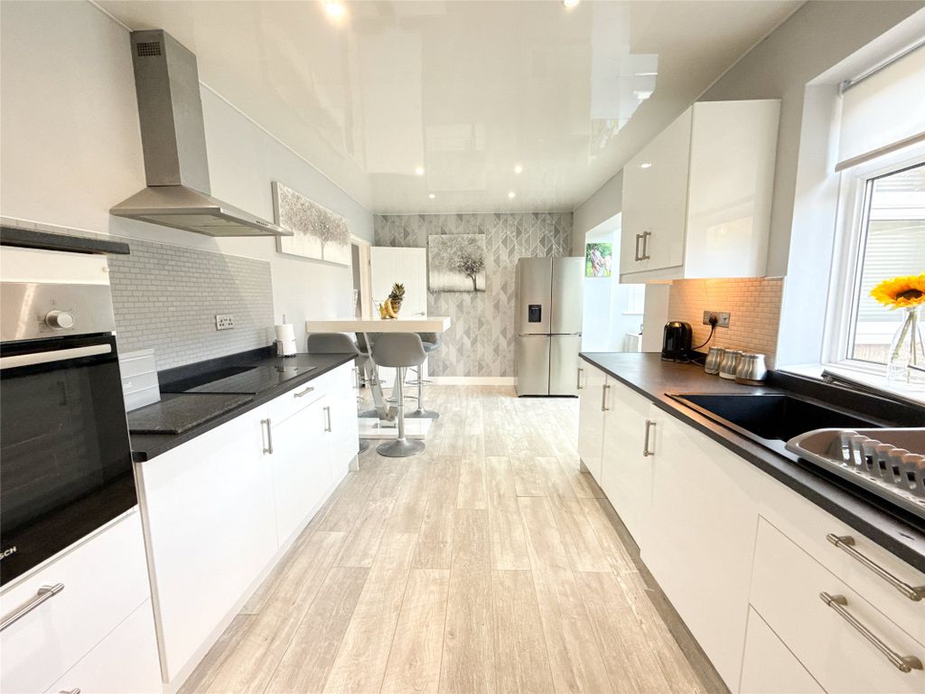 Property photo 3 of 31 Breakfasting Kitchen