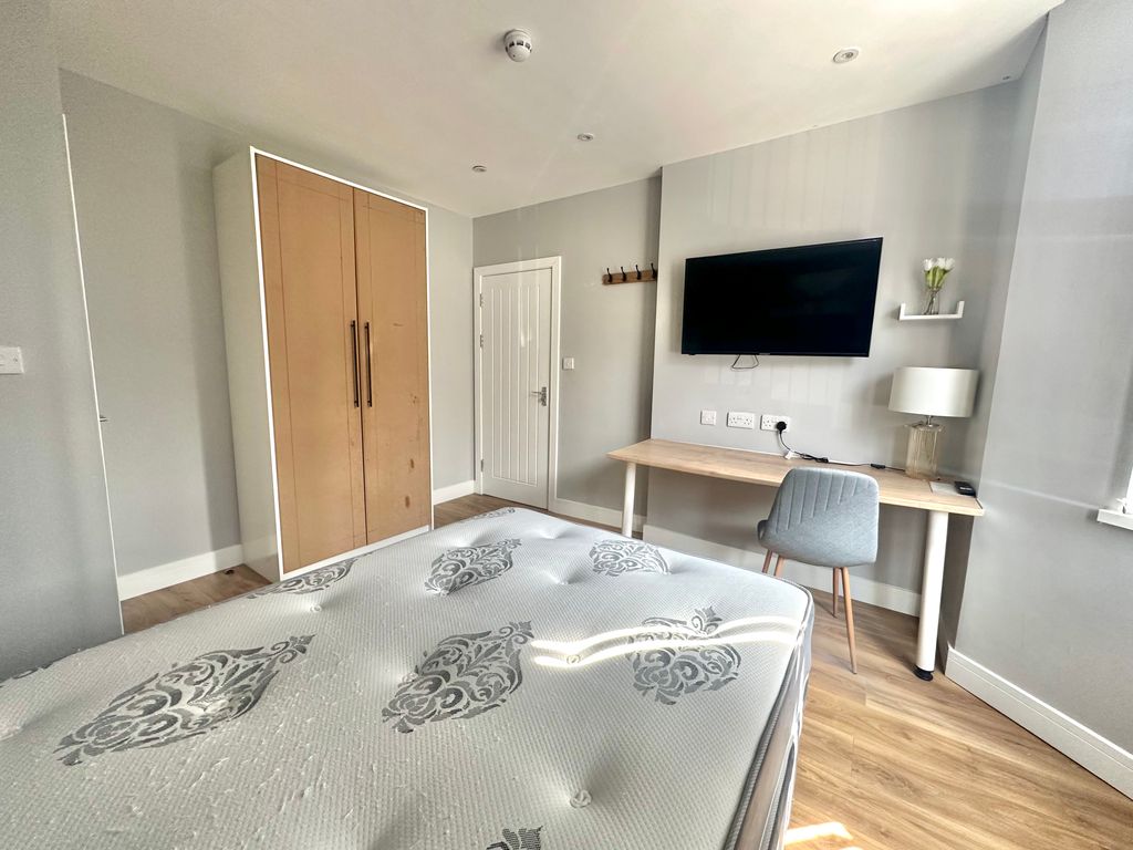 Property photo 3 of 6 Img_3807