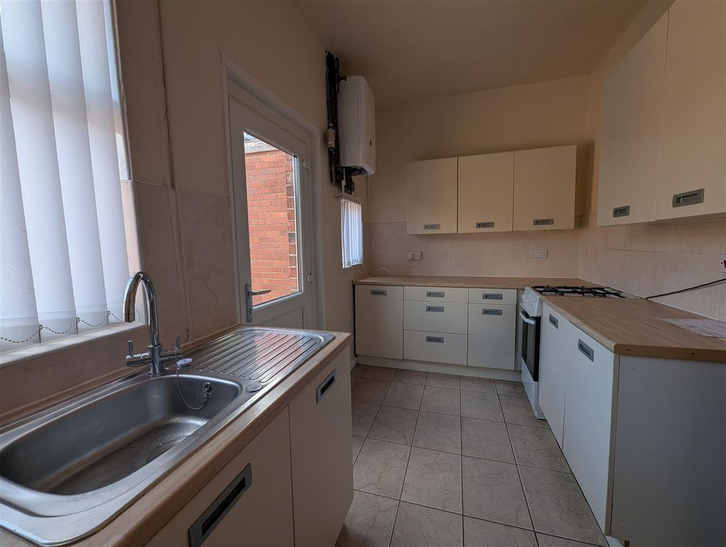 Property photo 3 of 8 Kitchen / Diner