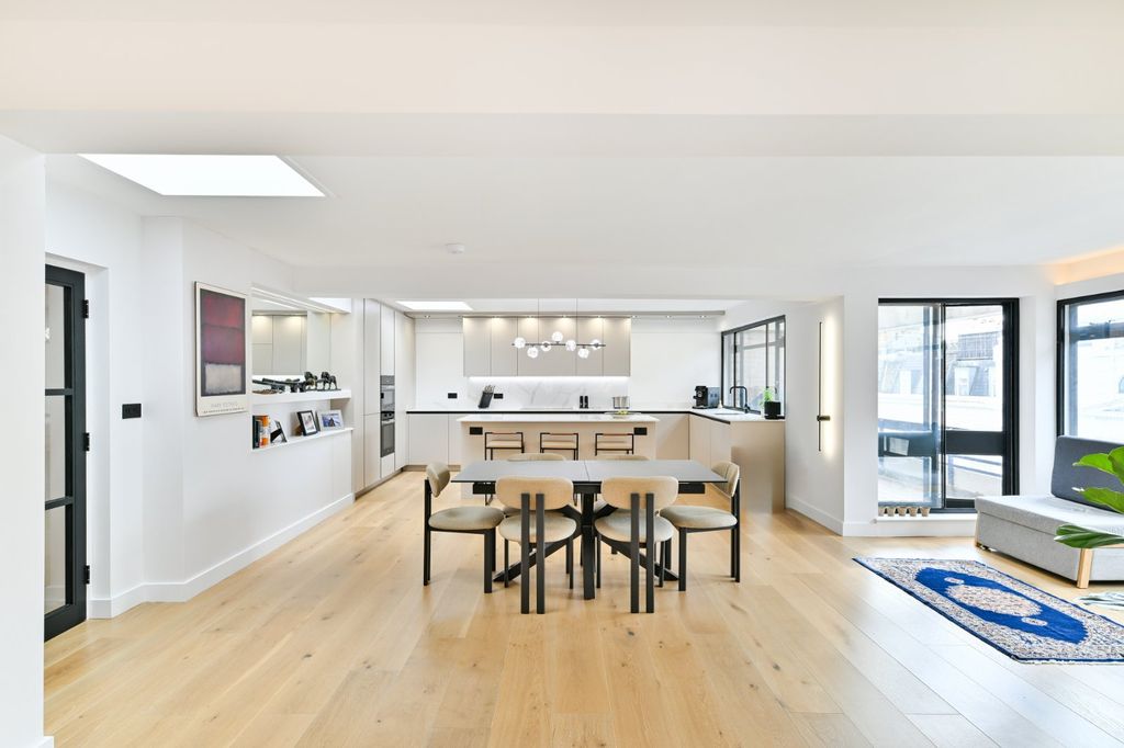 Property photo 1 of 28 Light And Bright