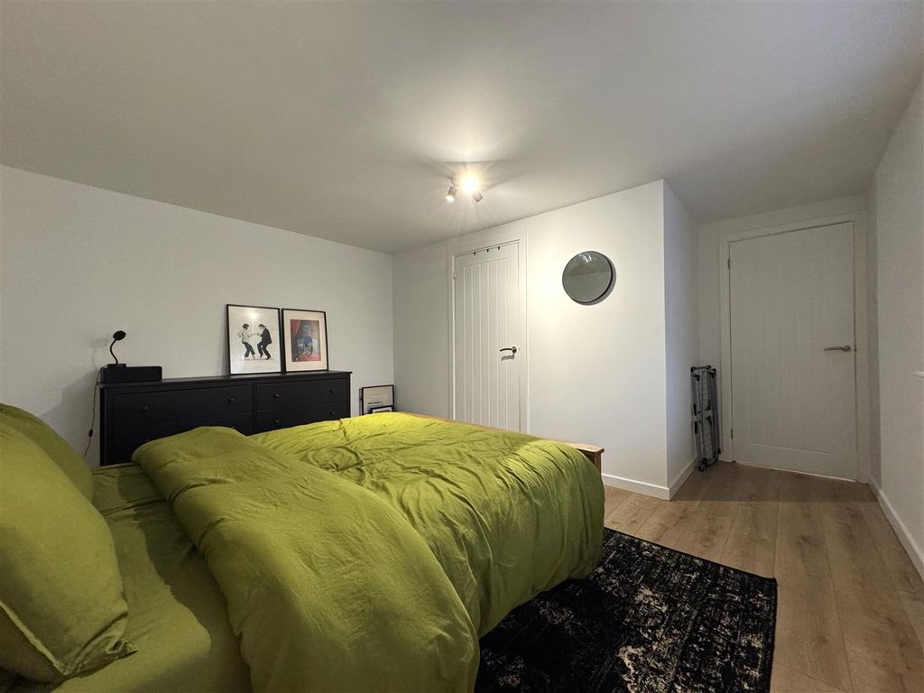 Property photo 3 of 12 Bedroom .Jpg