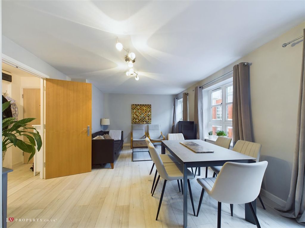 Property photo 1 of 14 Cam05016G0-Pr0028-Still014.Jpg