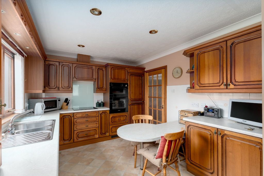 Property photo 3 of 22 Picture No. 33