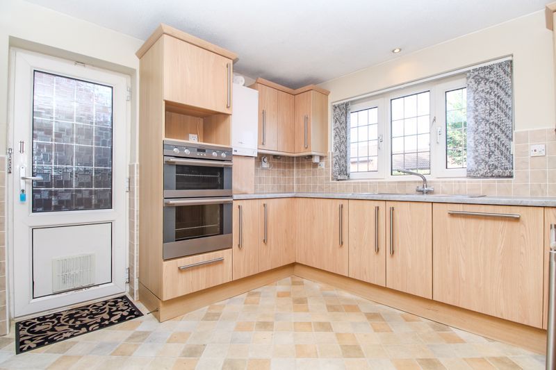 Property photo 3 of 19 Kitchen