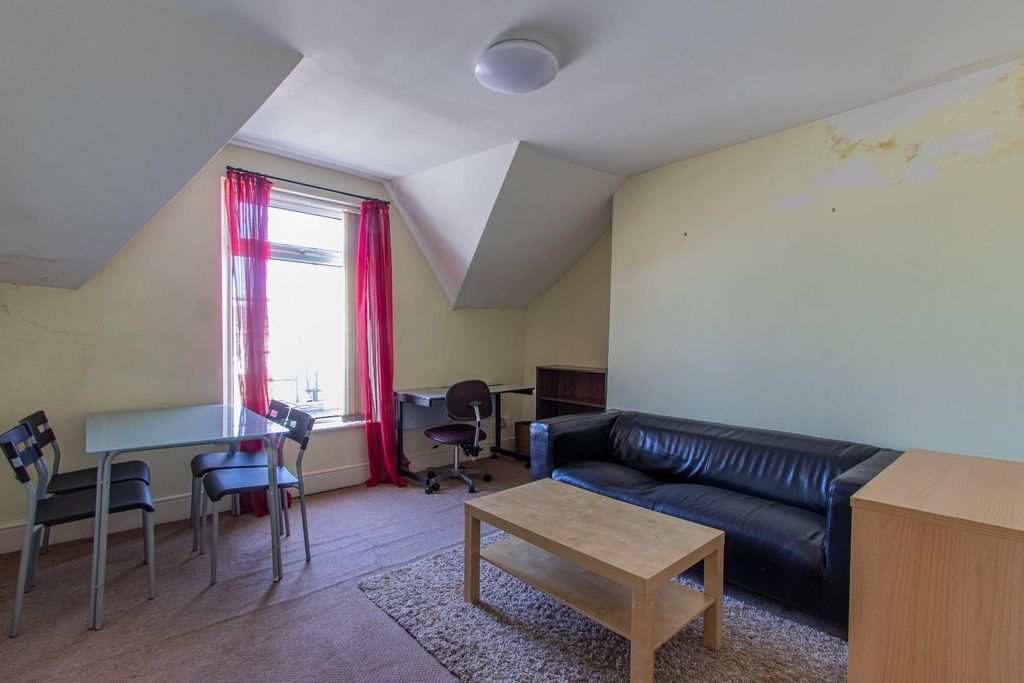 Property photo 2 of 7 Northcote Street 11, 5-1.Jpg