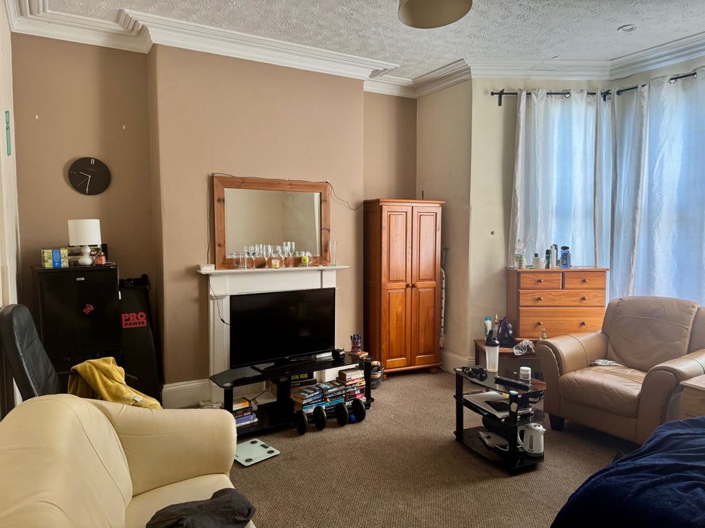 Property photo 3 of 12 Letting Room One