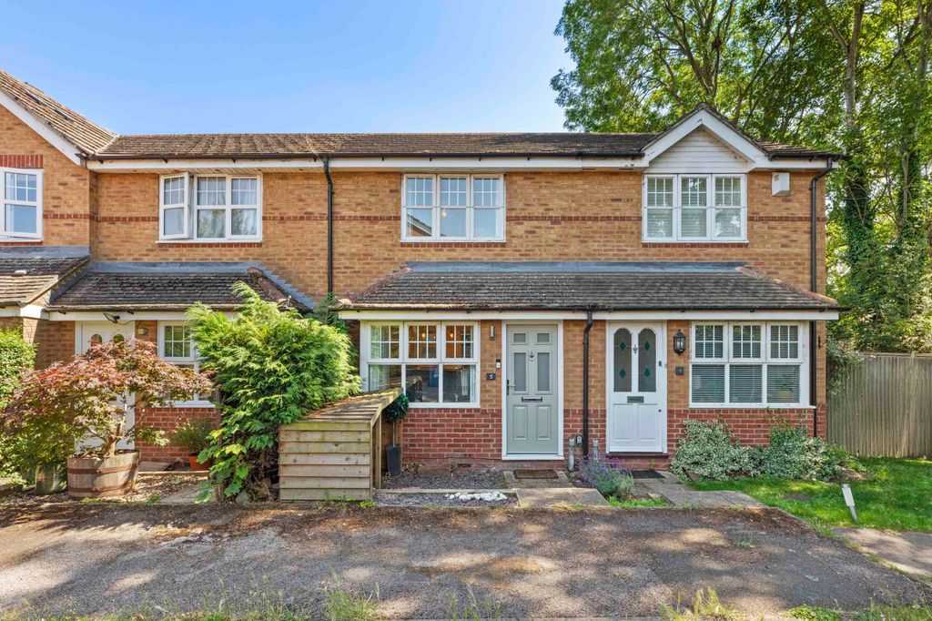 Property photo 1 of 16 5 Kiln Croft Close, Sl7 1Us (Low Res)-13