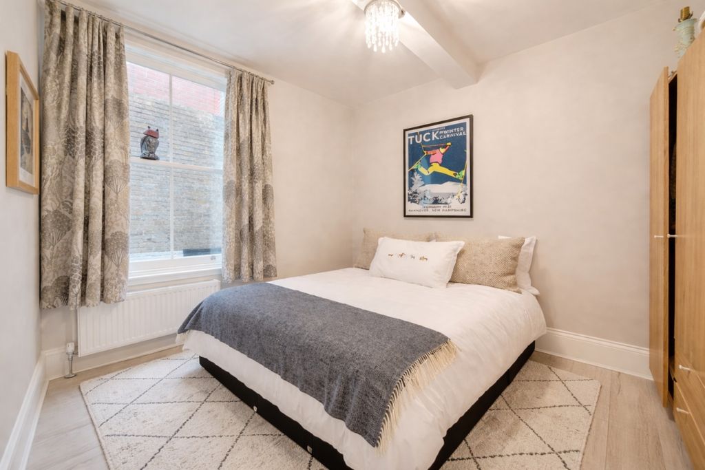 Property photo 3 of 7 Bedroom 1