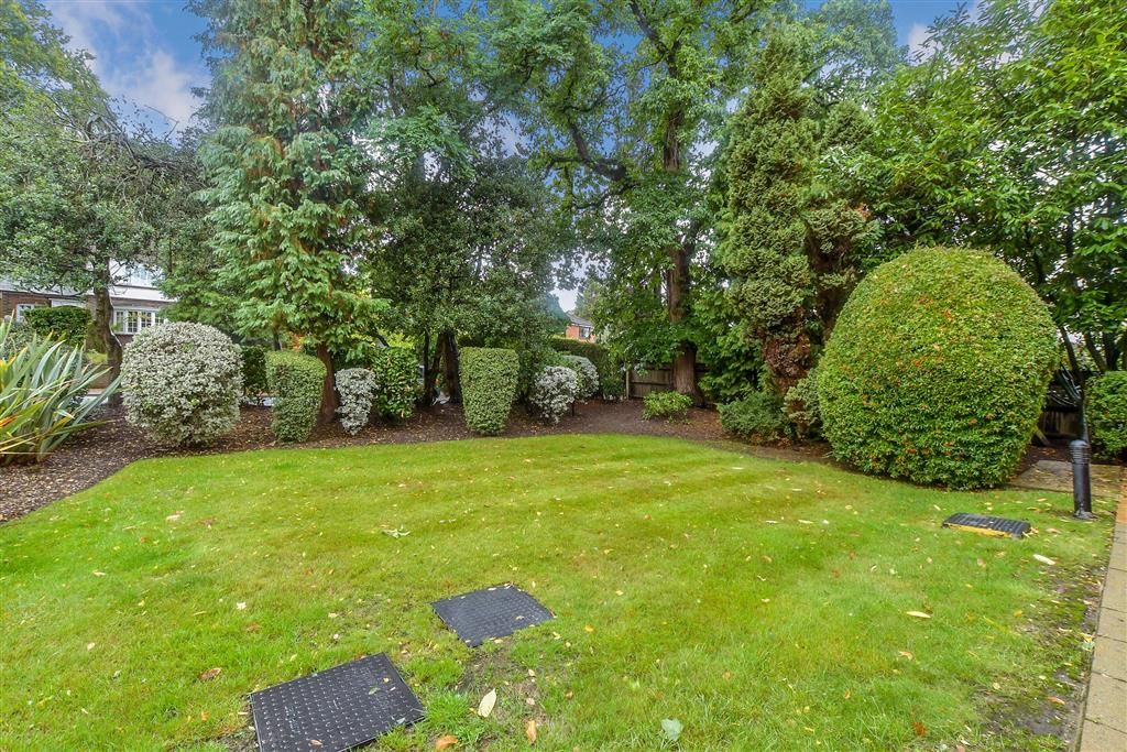Property photo 2 of 15 Communal Gardens