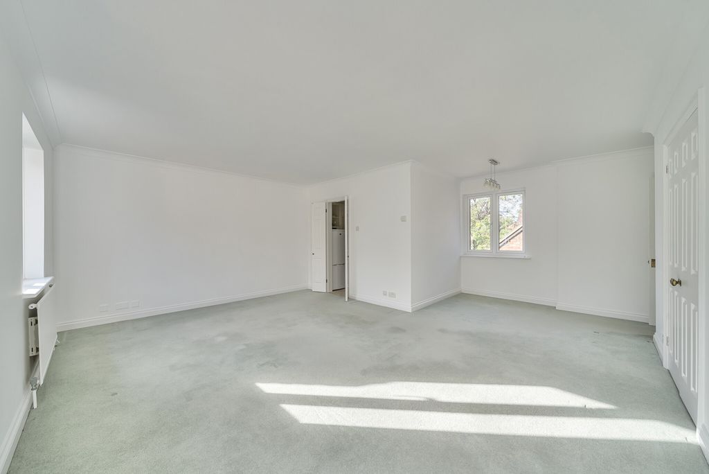 Property photo 2 of 21 1355954-9-68cc37F...