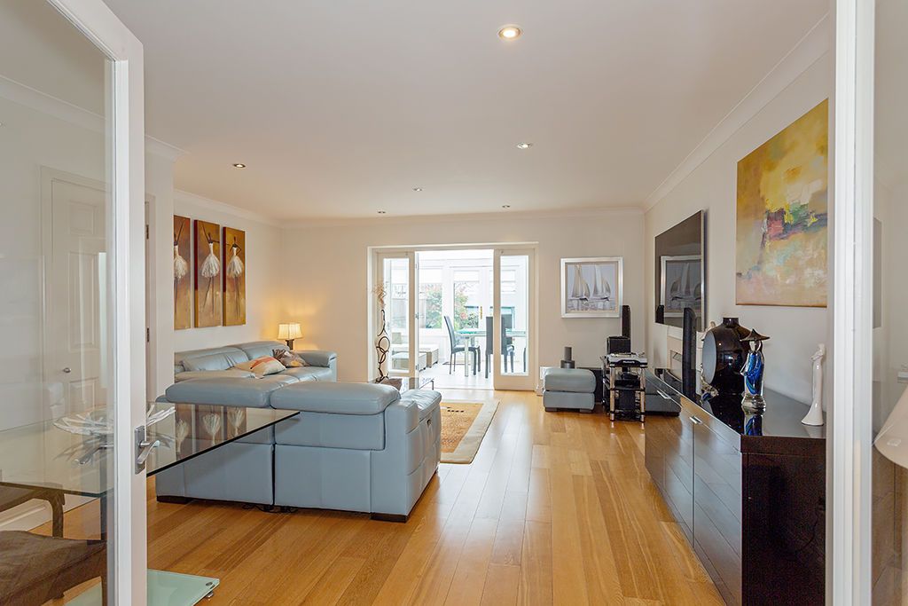 Property photo 2 of 24 Lounge