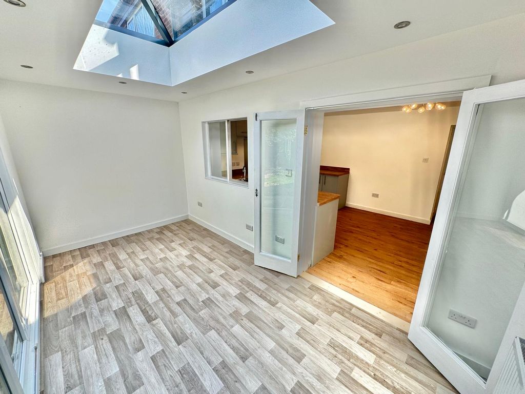 Property photo 2 of 19 Image