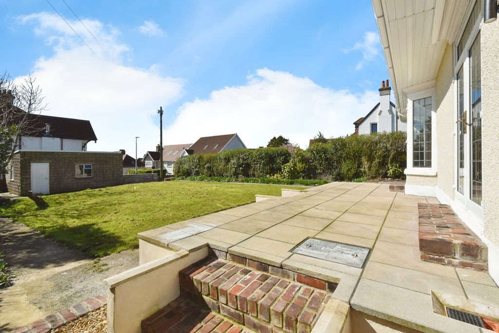 Property photo 3 of 27 Photo