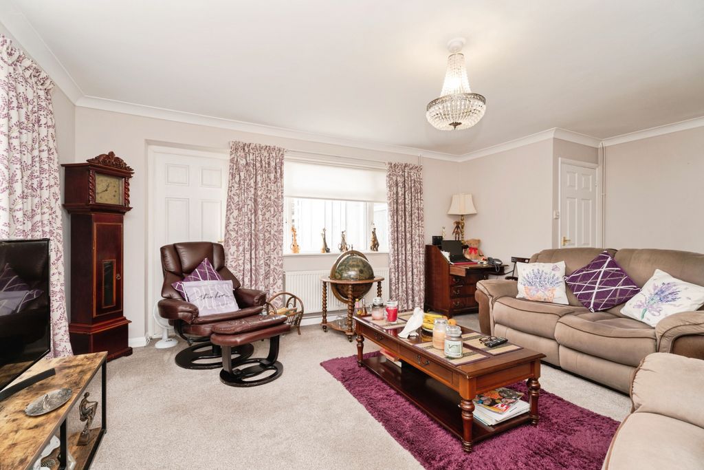 Property photo 2 of 20