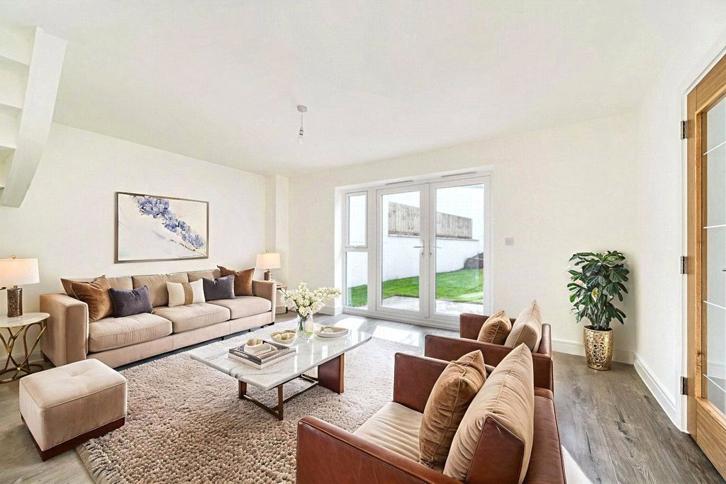 Property photo 2 of 14 Example