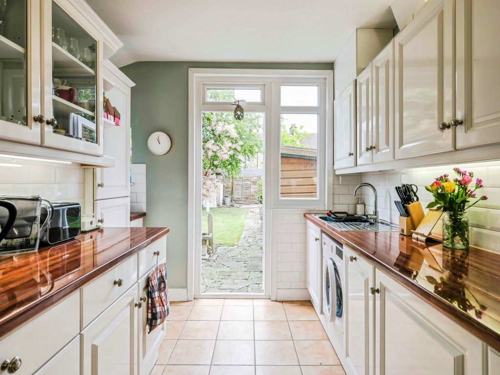 Property photo 3 of 19 Kitchen