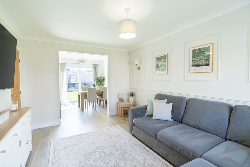 Property photo 3 of 28 Lounge To Dining