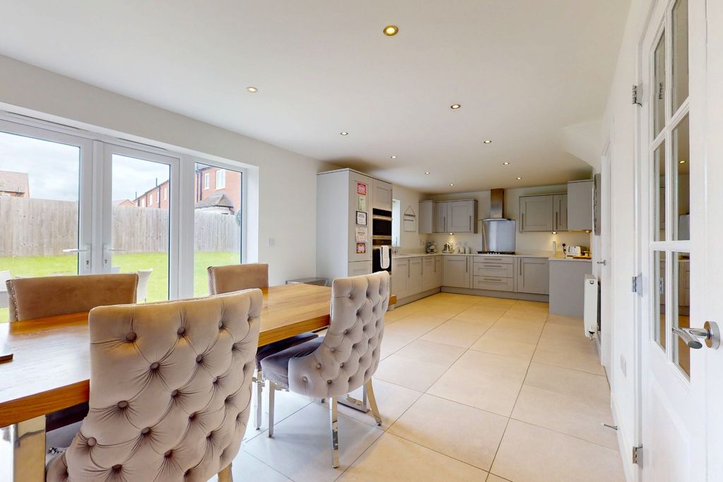Property photo 2 of 24 4644244