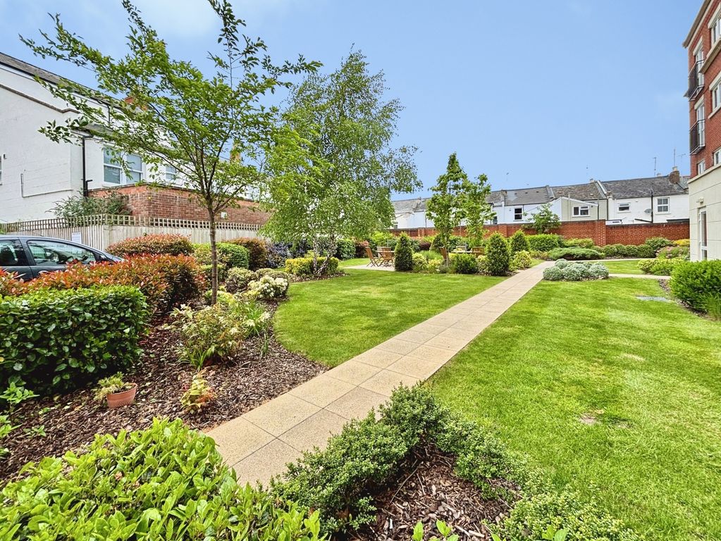 Property photo 2 of 11 Communal Garden