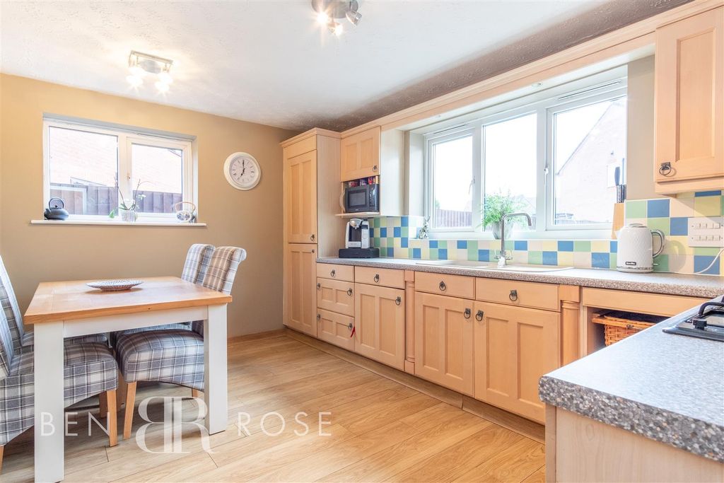 Property photo 3 of 31 Kitchen/Diner