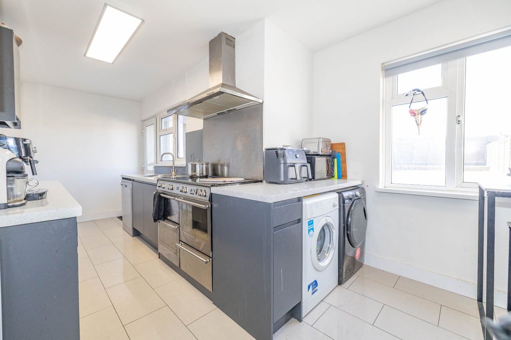 Property photo 3 of 12 Picture 3