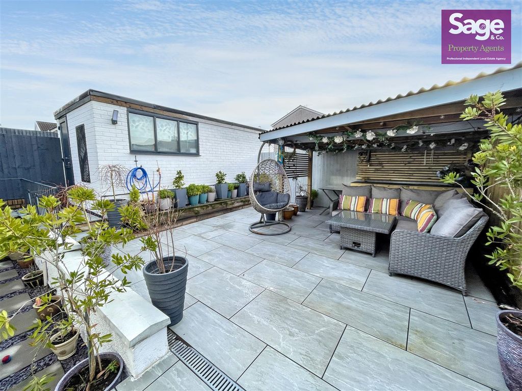 Property photo 2 of 25