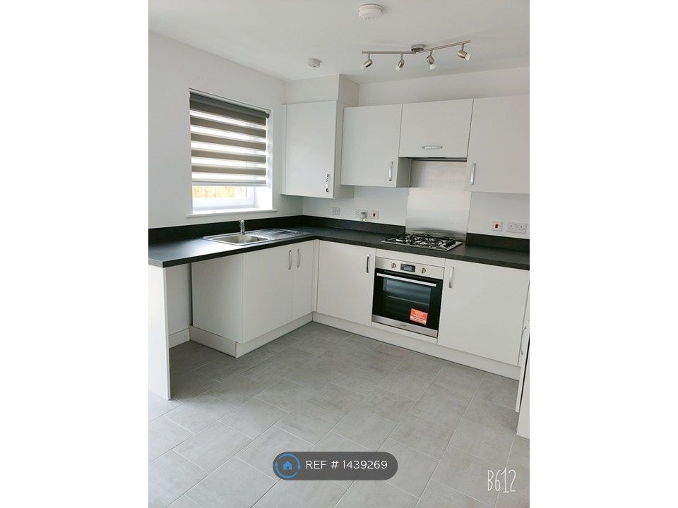 Property photo 3 of 19 Kitchen