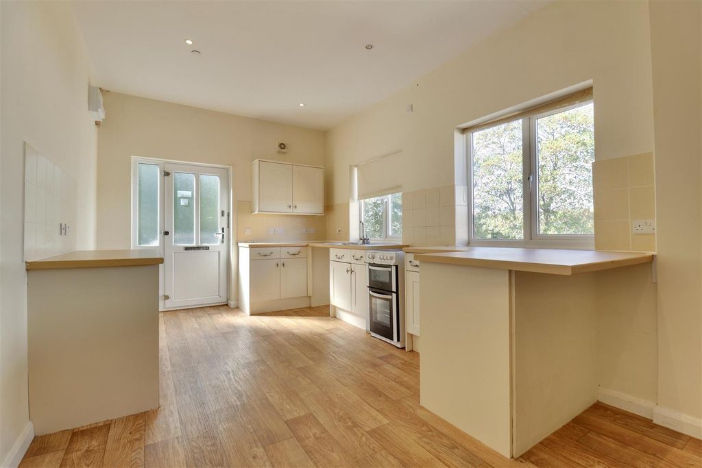 Property photo 3 of 11 0A22141E-1Be3-460C-B835-2471A6F4F419_1_201_A.Jpeg