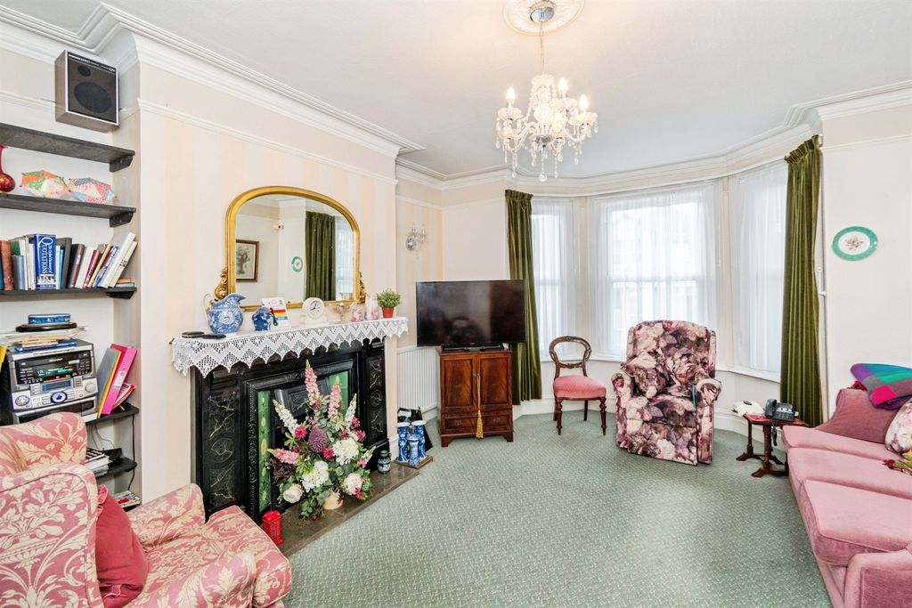 Property photo 2 of 30