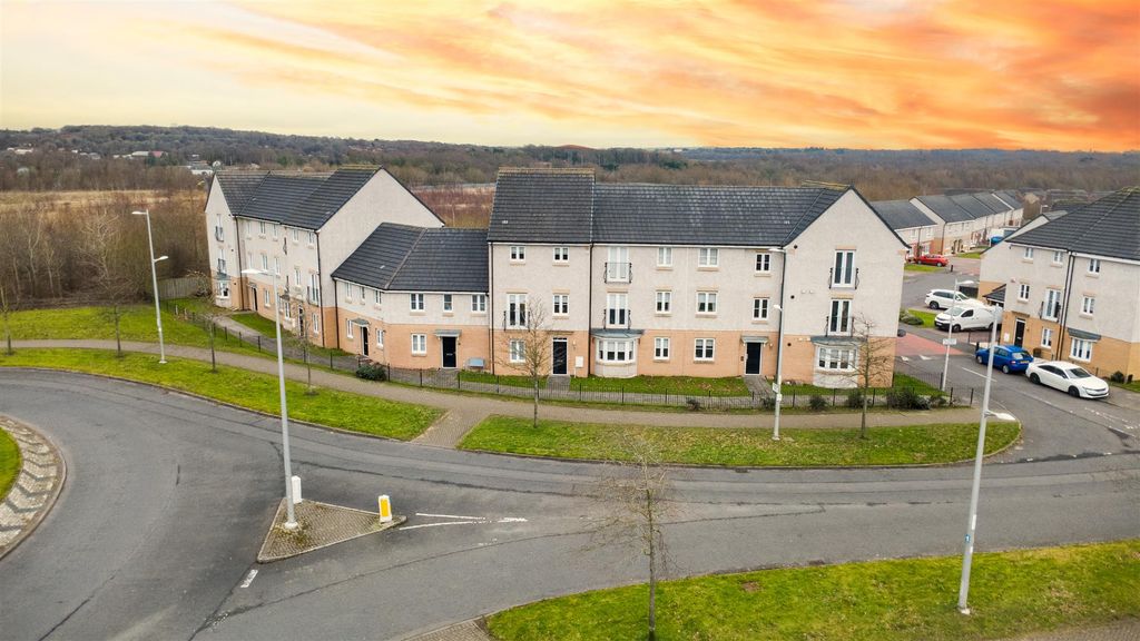 Property photo 1 of 13 Front.External.Jpg