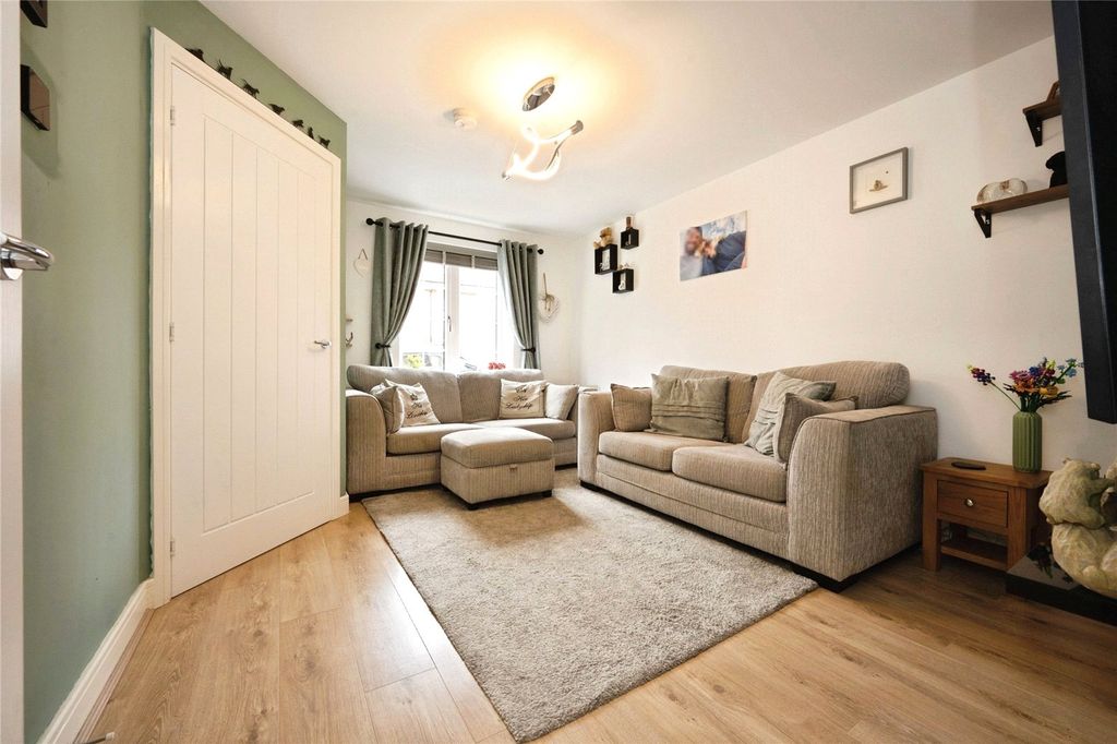 Property photo 2 of 21 Picture No. 18
