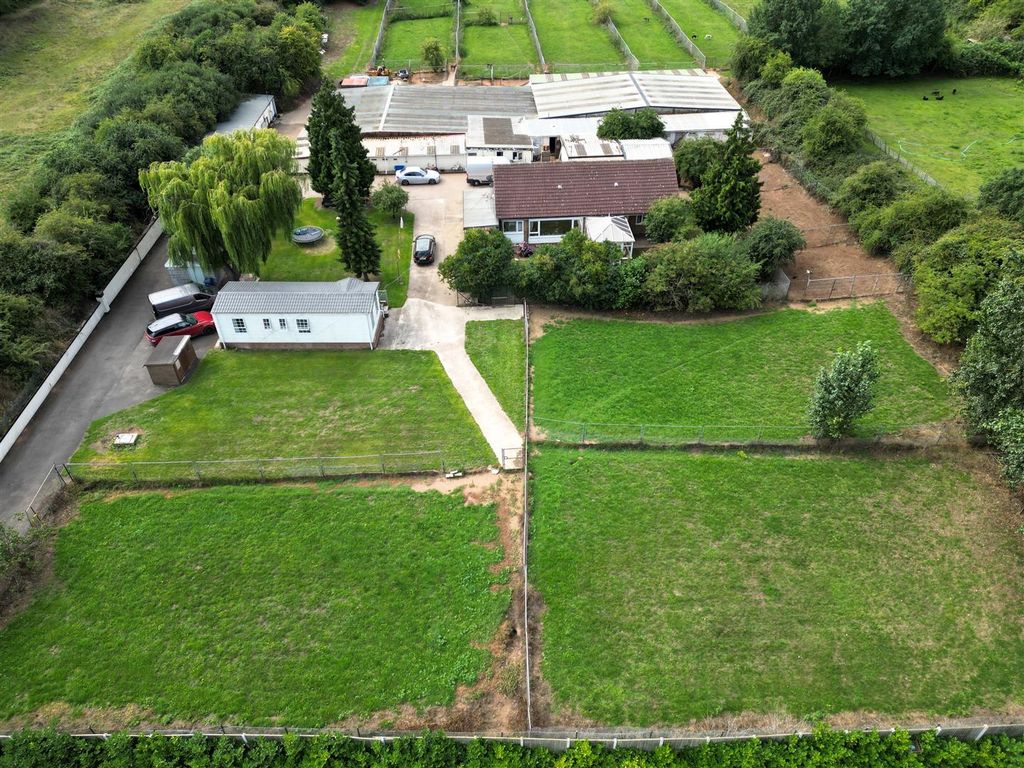 Property photo 2 of 32