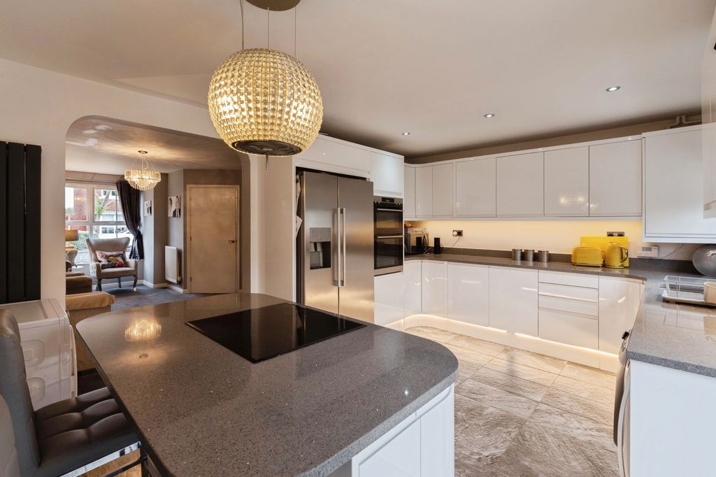 Property photo 3 of 17 Photo