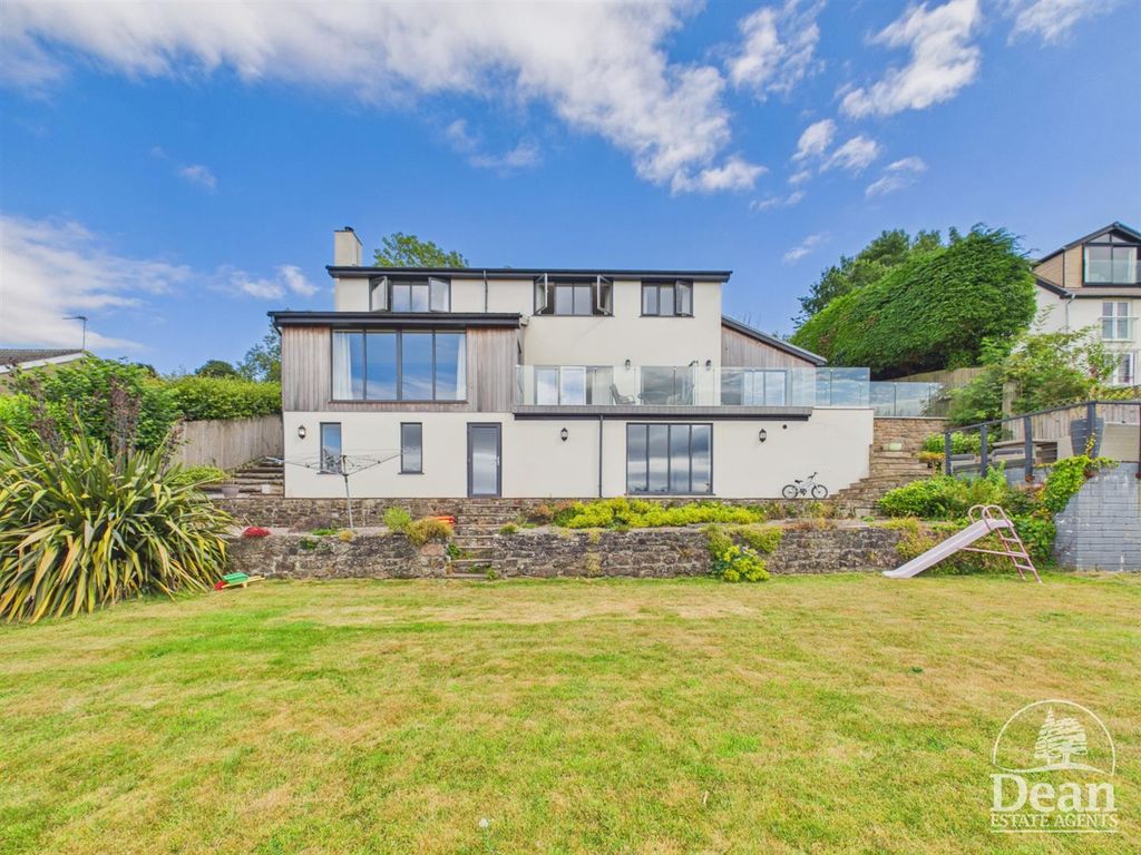 Property photo 2 of 40