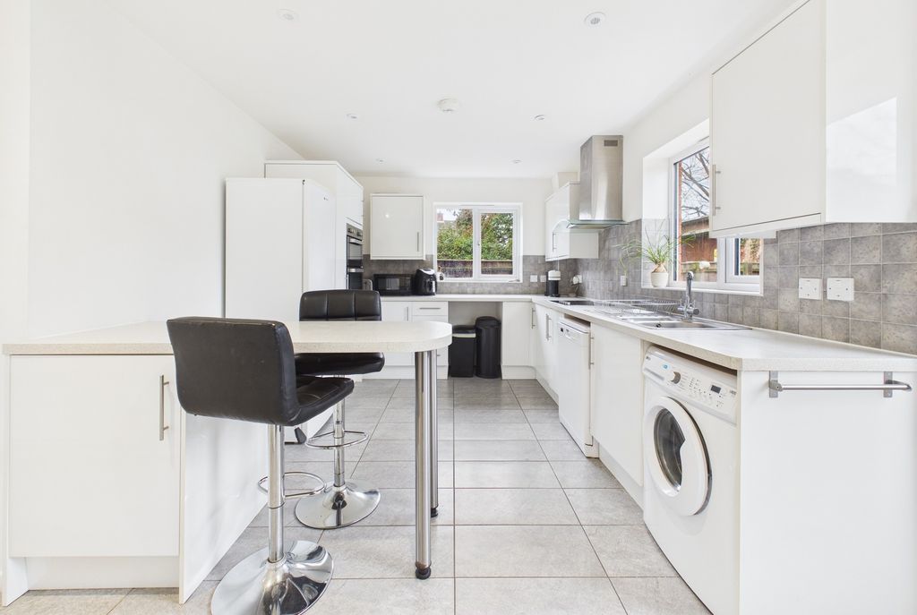 Property photo 2 of 25 Cam02545G0-Pr0568-Still022