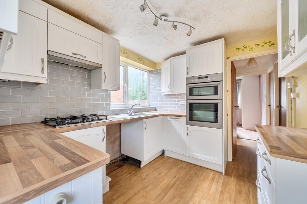Property photo 2 of 19 Kitchen