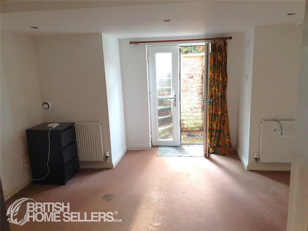 Property photo 2 of 11 Picture No. 18