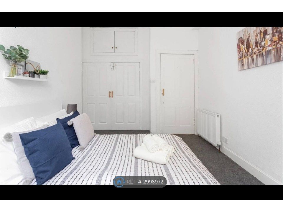 Property photo 3 of 14 Large Double Bedroom