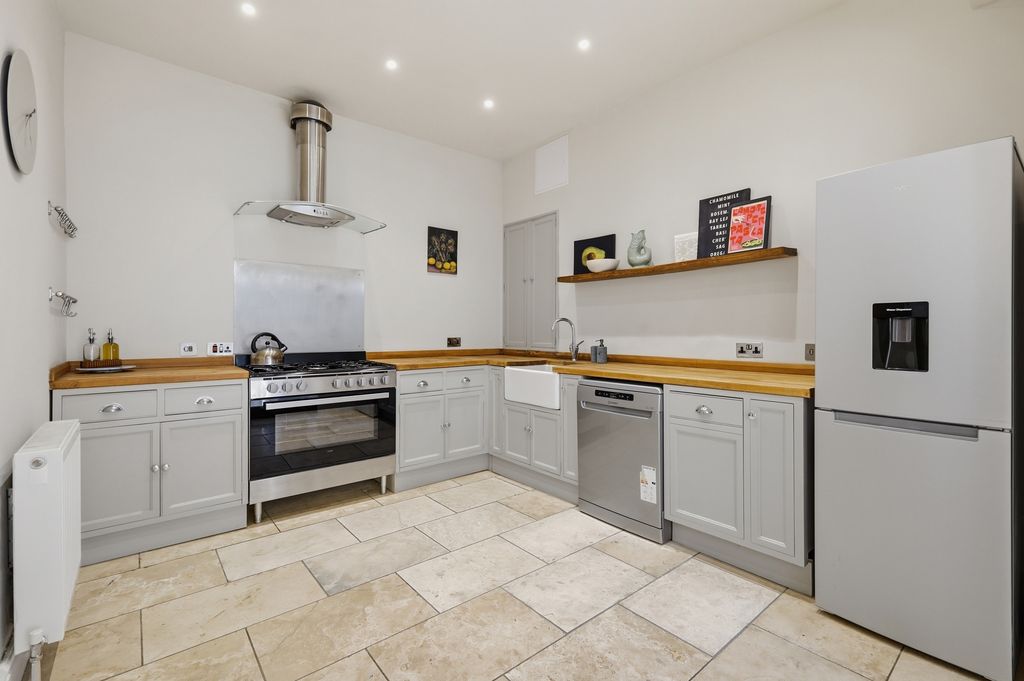 Property photo 3 of 25 18_Img_5910