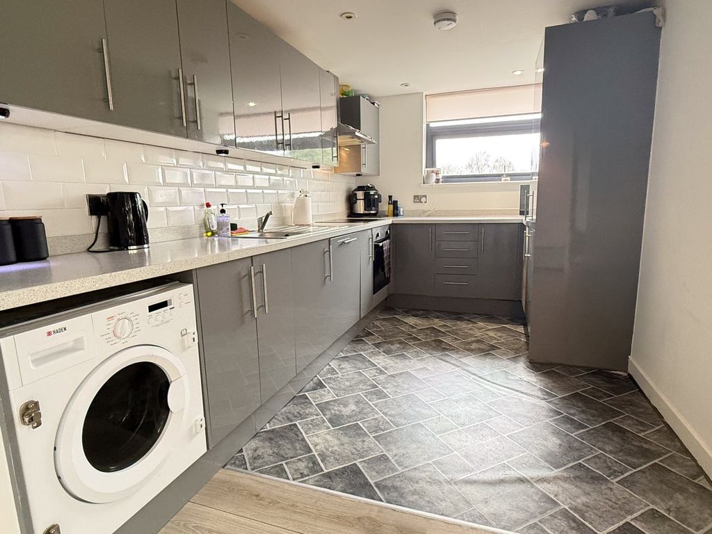 Additional image 4 of 1 bed flat for saleCarcaixent Square, Newbury RG14